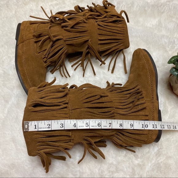 Minnetonka Calf Hi 3-Layer Fringe Boot Size 8 - Picture 4 of 6